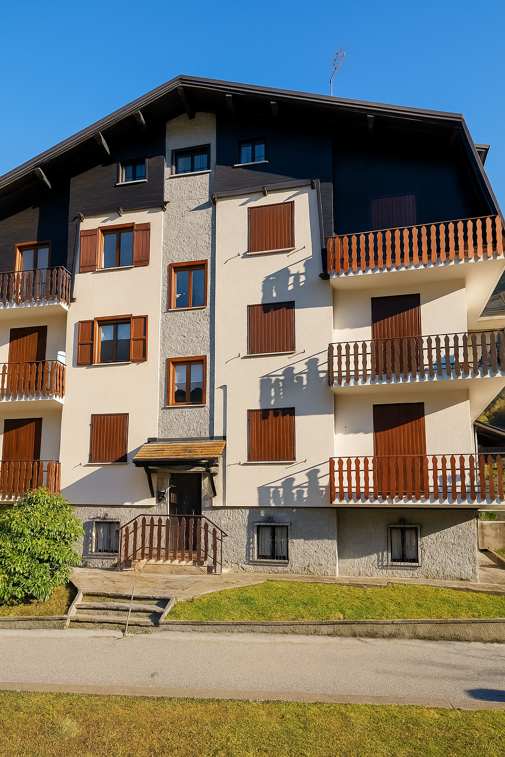 AMPIO E LUMINOSO APPARTAMENTO – SUBITO ABITABILE, IN ZONA SEMICENTRALE