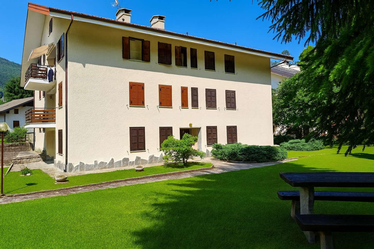 Scopri il piacere di vivere immerso nella tranquillità, senza rinunciare al comfort